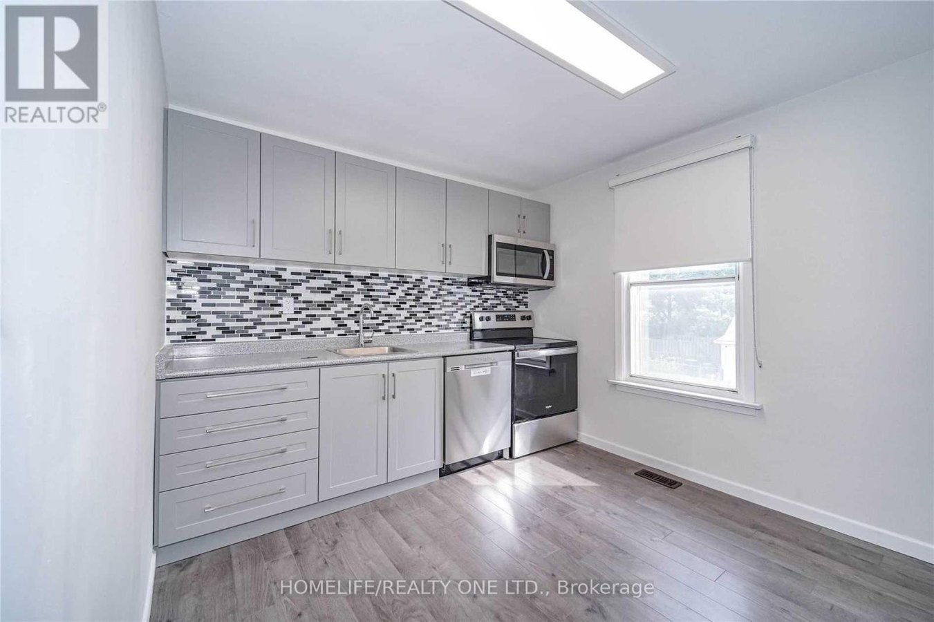 UPPER - 104 BENSON AVENUE - Photo 9