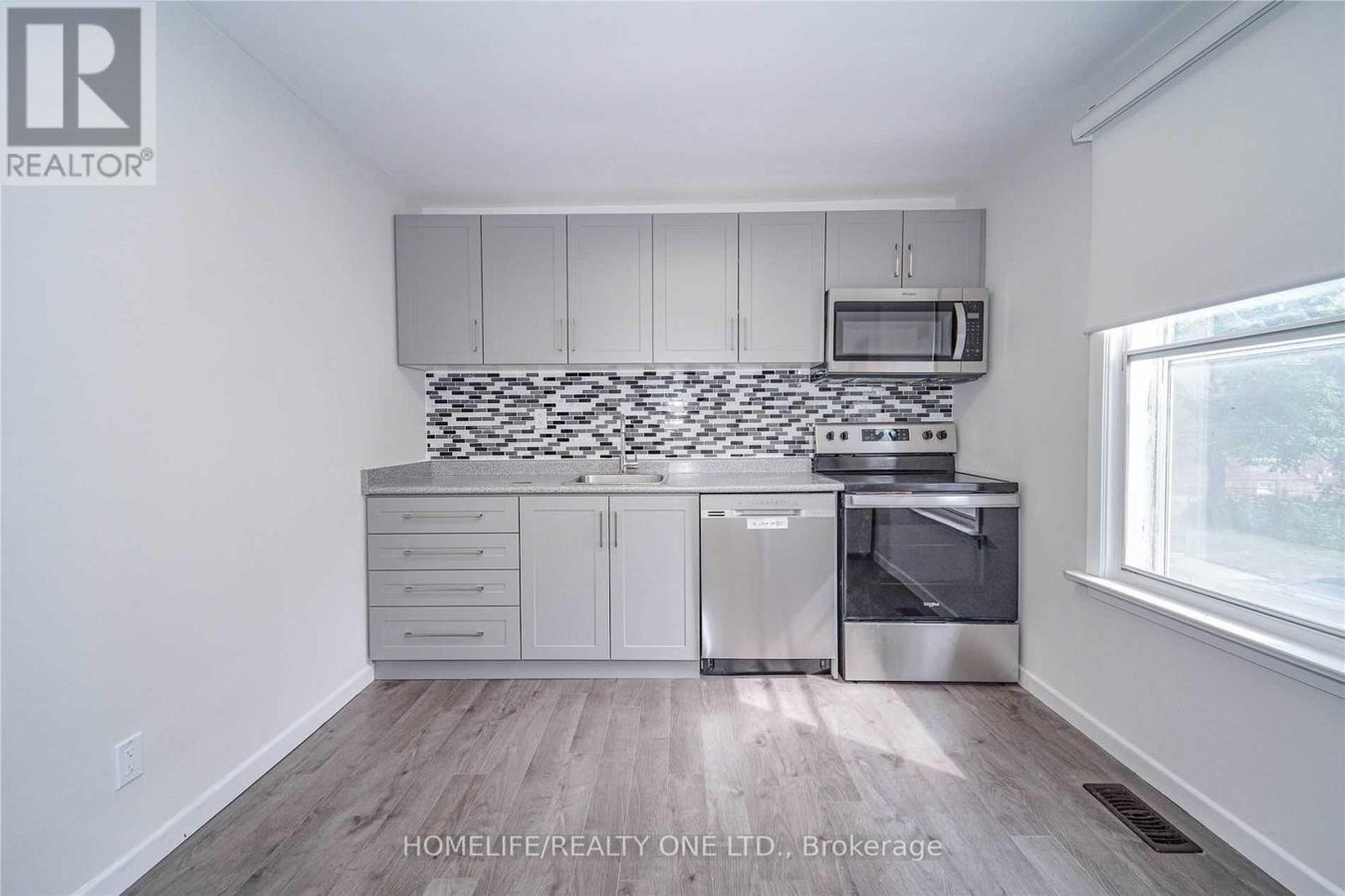 UPPER - 104 BENSON AVENUE - Photo 10