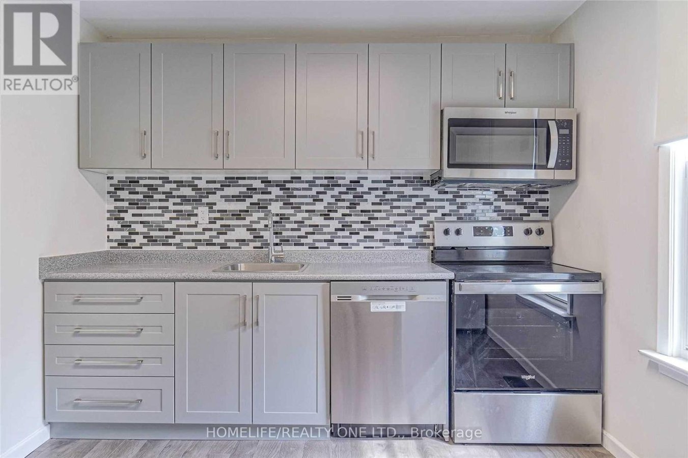 UPPER - 104 BENSON AVENUE - Photo 11