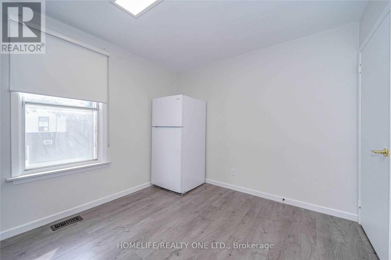 UPPER - 104 BENSON AVENUE - Photo 12