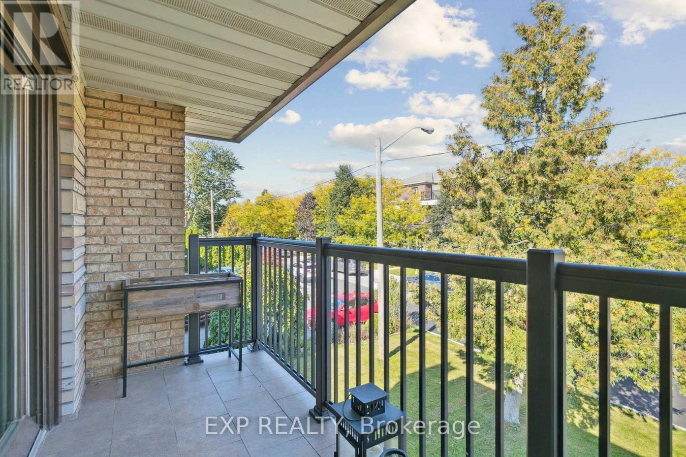 2ND LEVEL - 15 CARNATION AVENUE - Photo 3