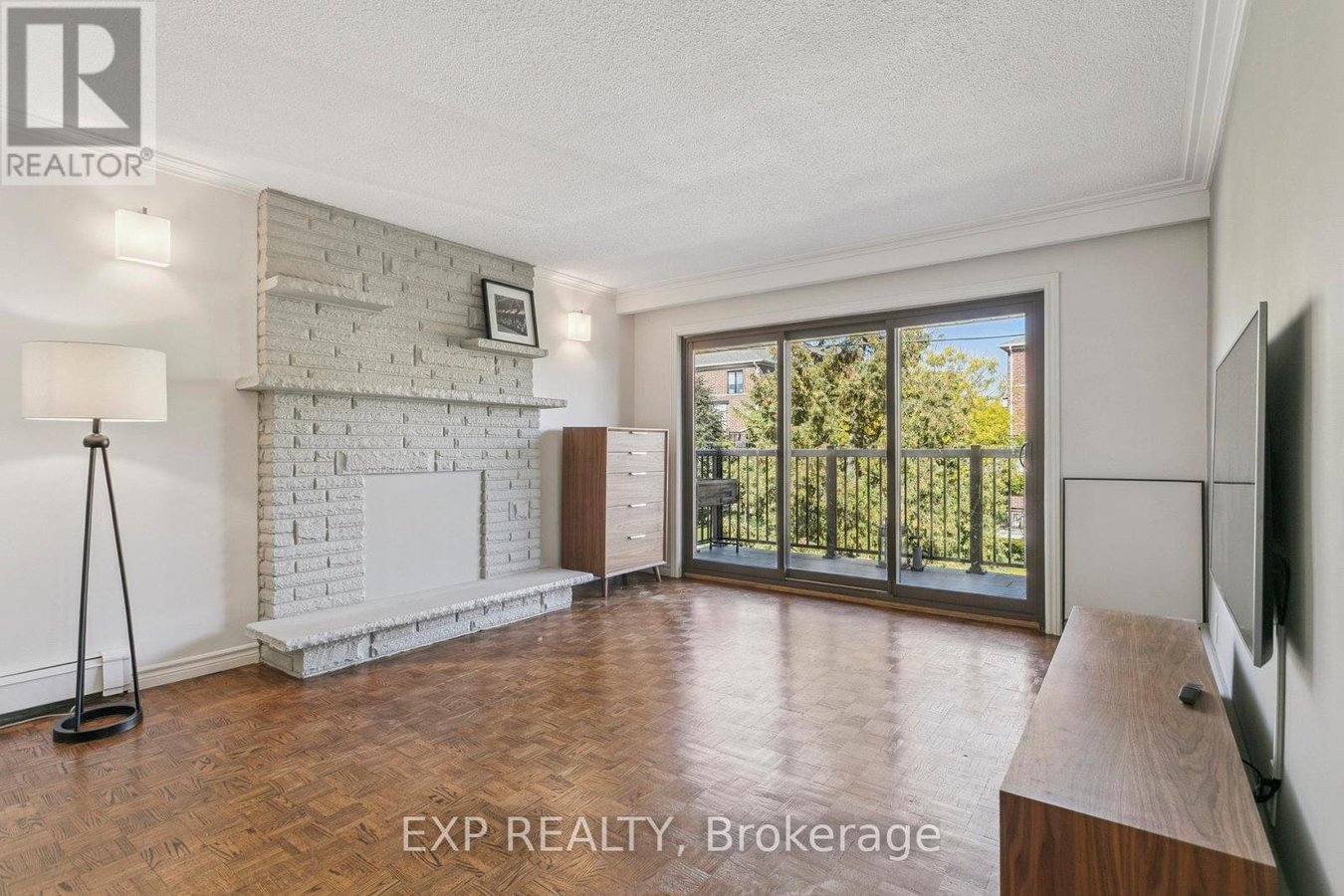 2ND LEVEL - 15 CARNATION AVENUE - Photo 5