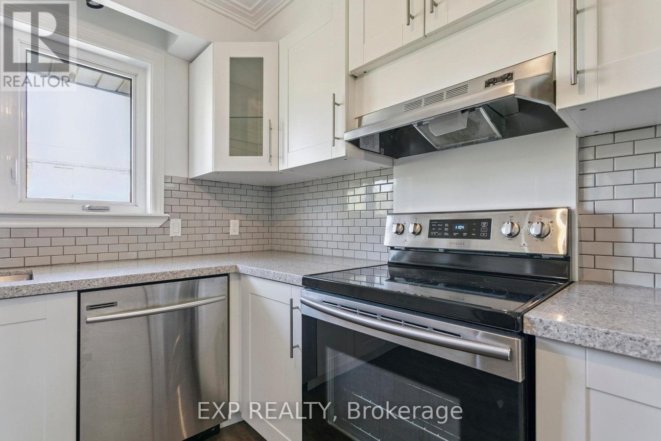 2ND LEVEL - 15 CARNATION AVENUE - Photo 13