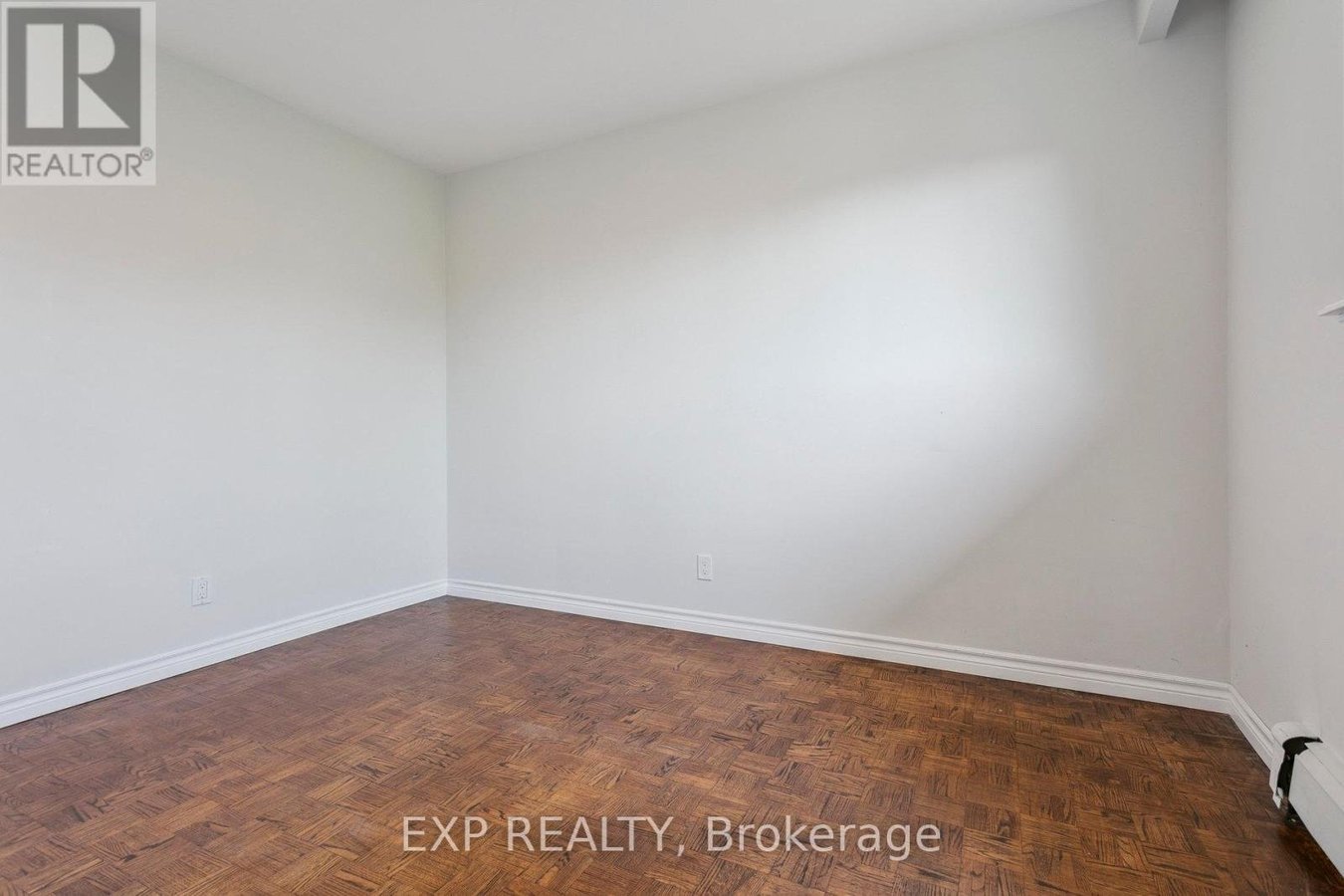 2ND LEVEL - 15 CARNATION AVENUE - Photo 20