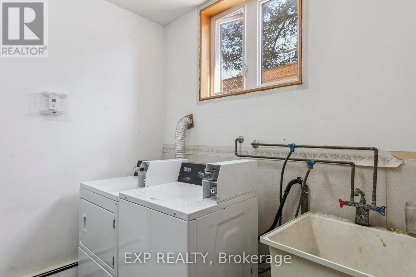 2ND LEVEL - 15 CARNATION AVENUE - Photo 29