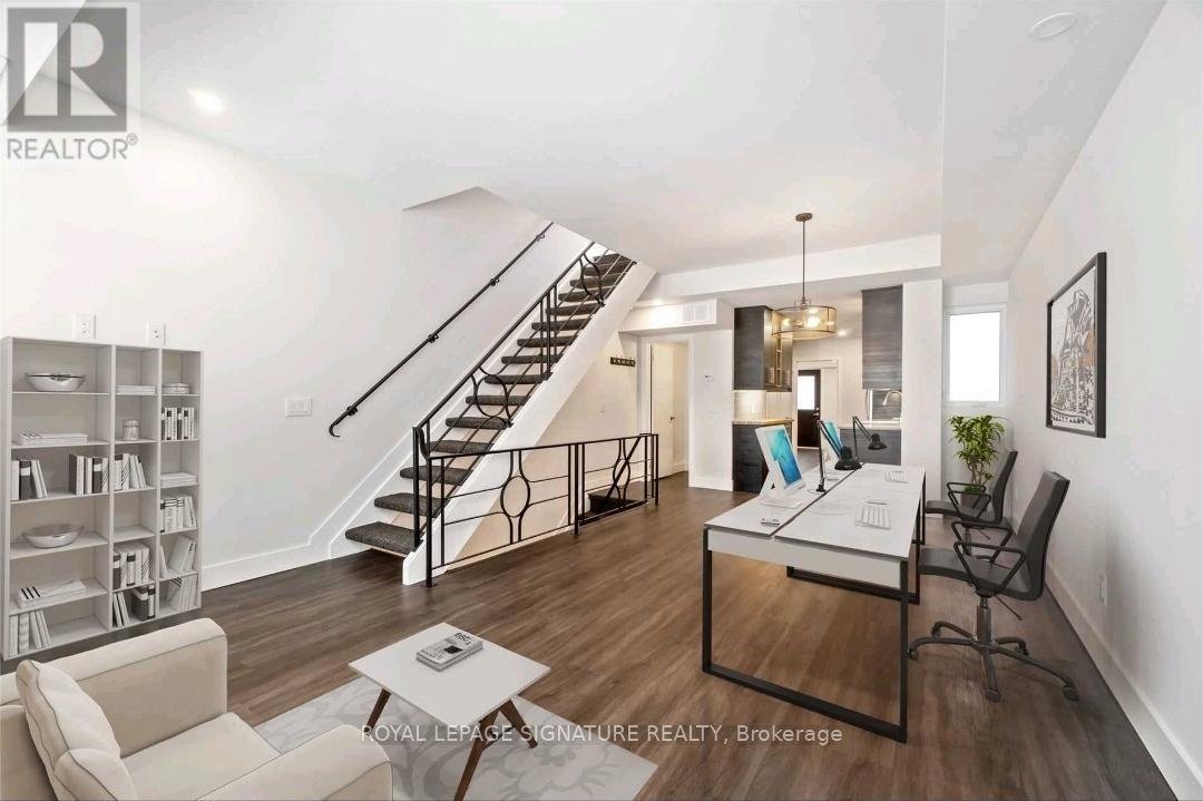UPPER - 532 RICHMOND STREET W - Photo 1