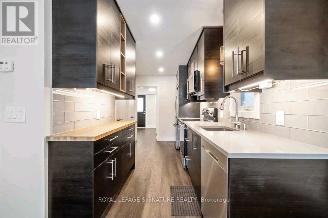 UPPER - 532 RICHMOND STREET W - Photo 2