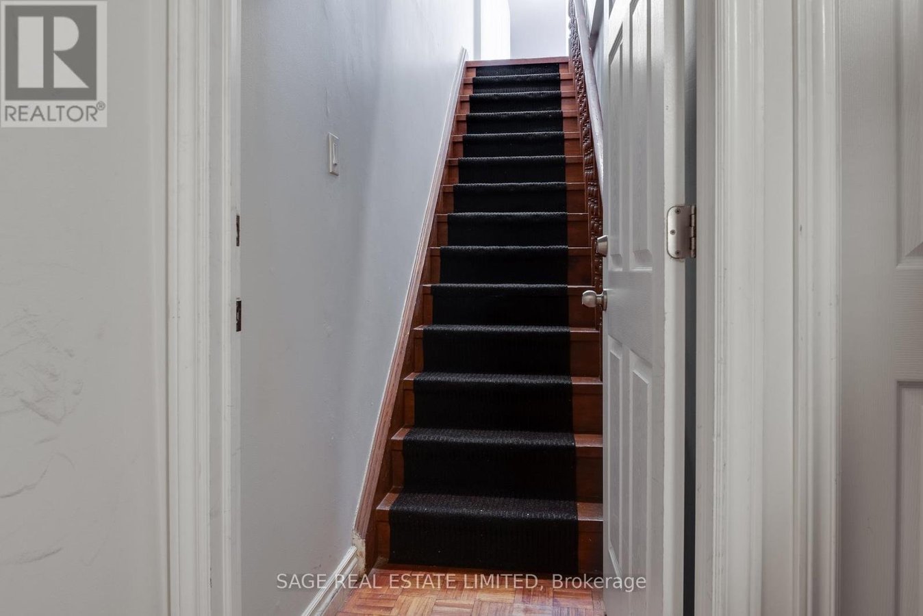 UPPER - 586 RICHMOND STREET W - Photo 2