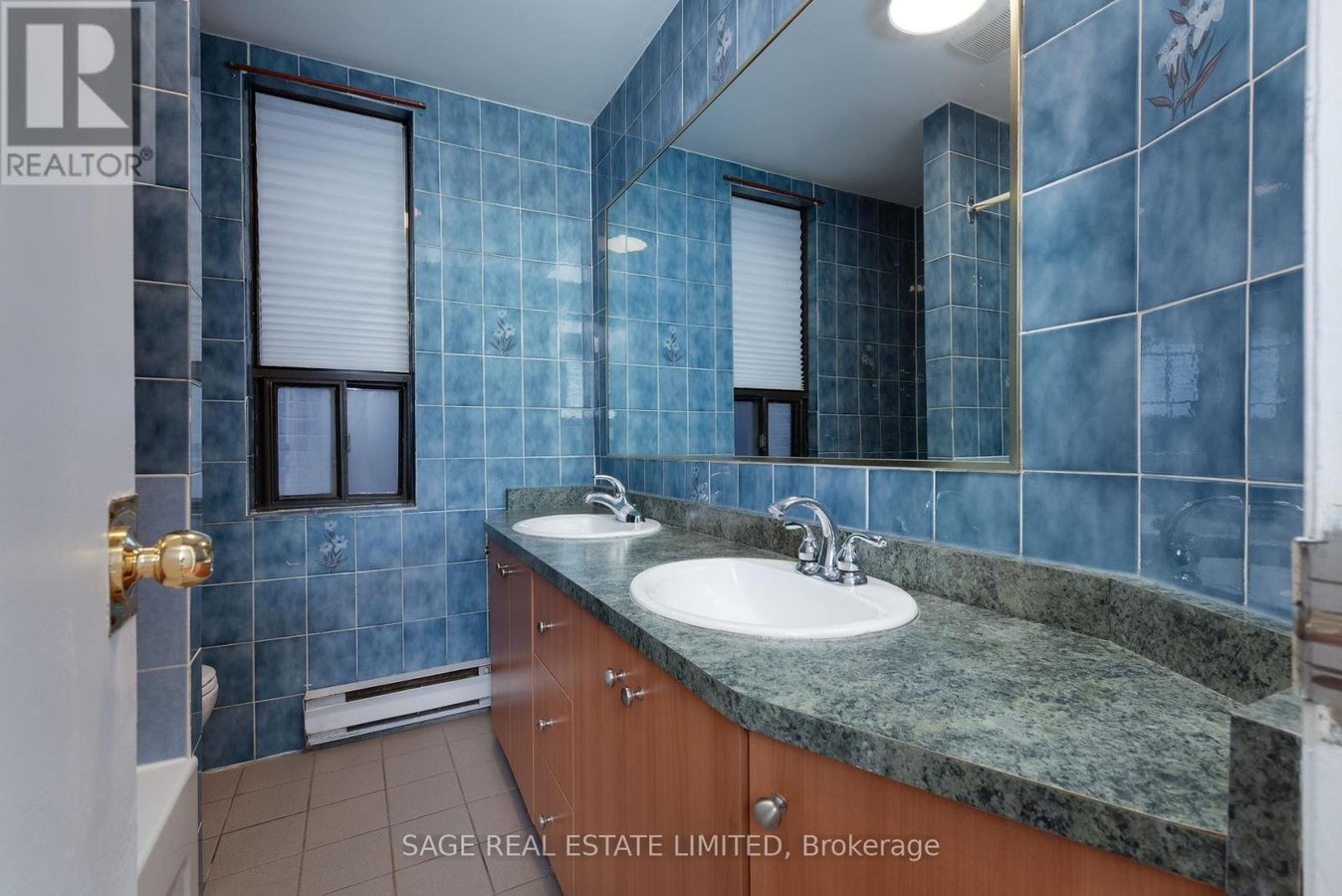 UPPER - 586 RICHMOND STREET W - Photo 6