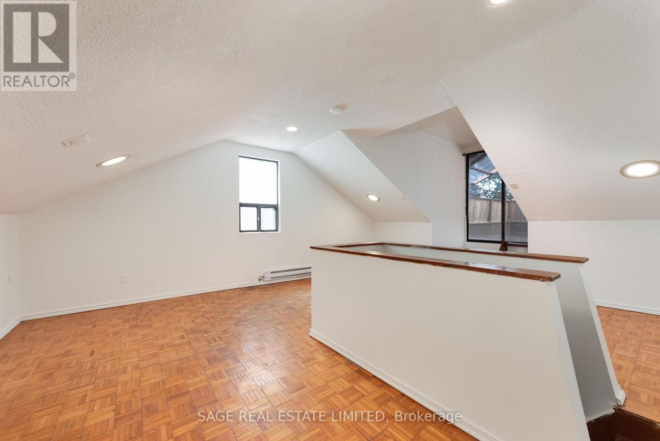 UPPER - 586 RICHMOND STREET W - Photo 14