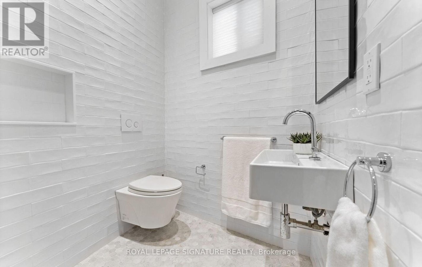 24 MANN AVENUE - Photo 20