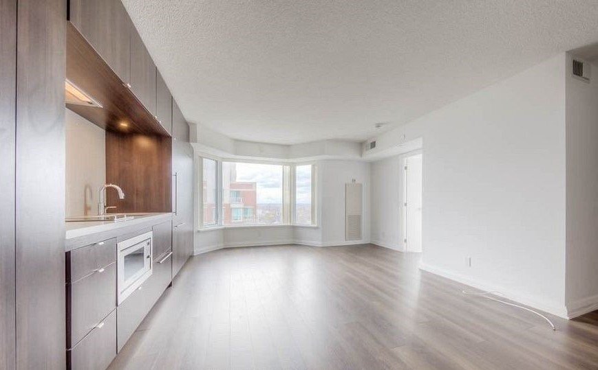 155 Yorkville Avenue - Photo 2