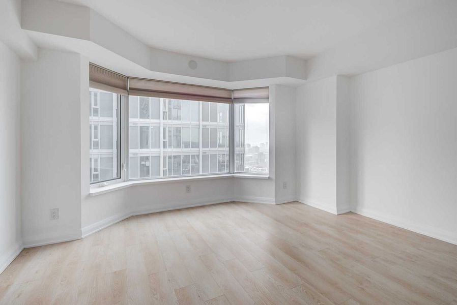 155 Yorkville Avenue - Photo 8