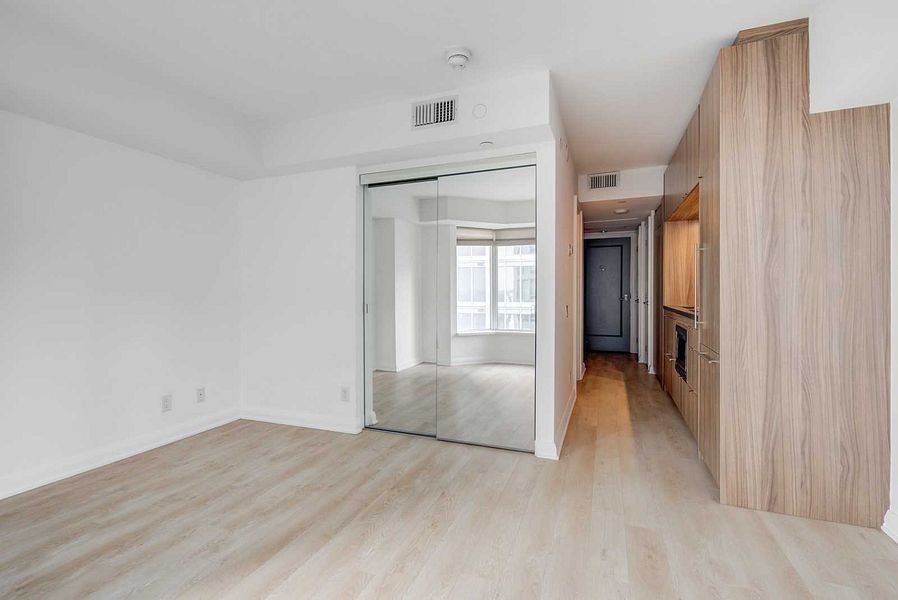 155 Yorkville Avenue - Photo 9