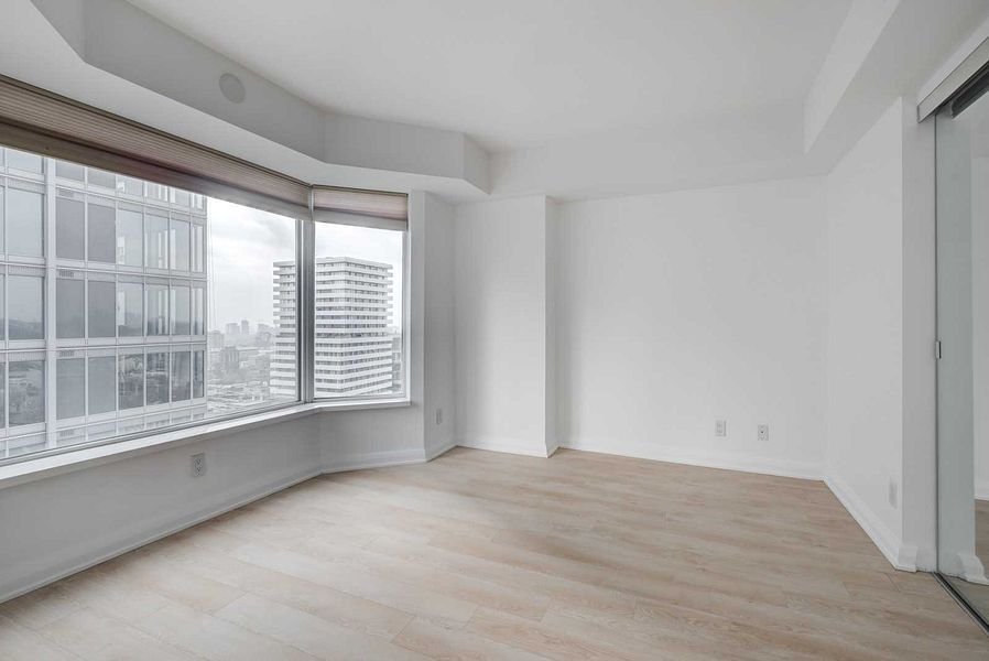 155 Yorkville Avenue - Photo 10