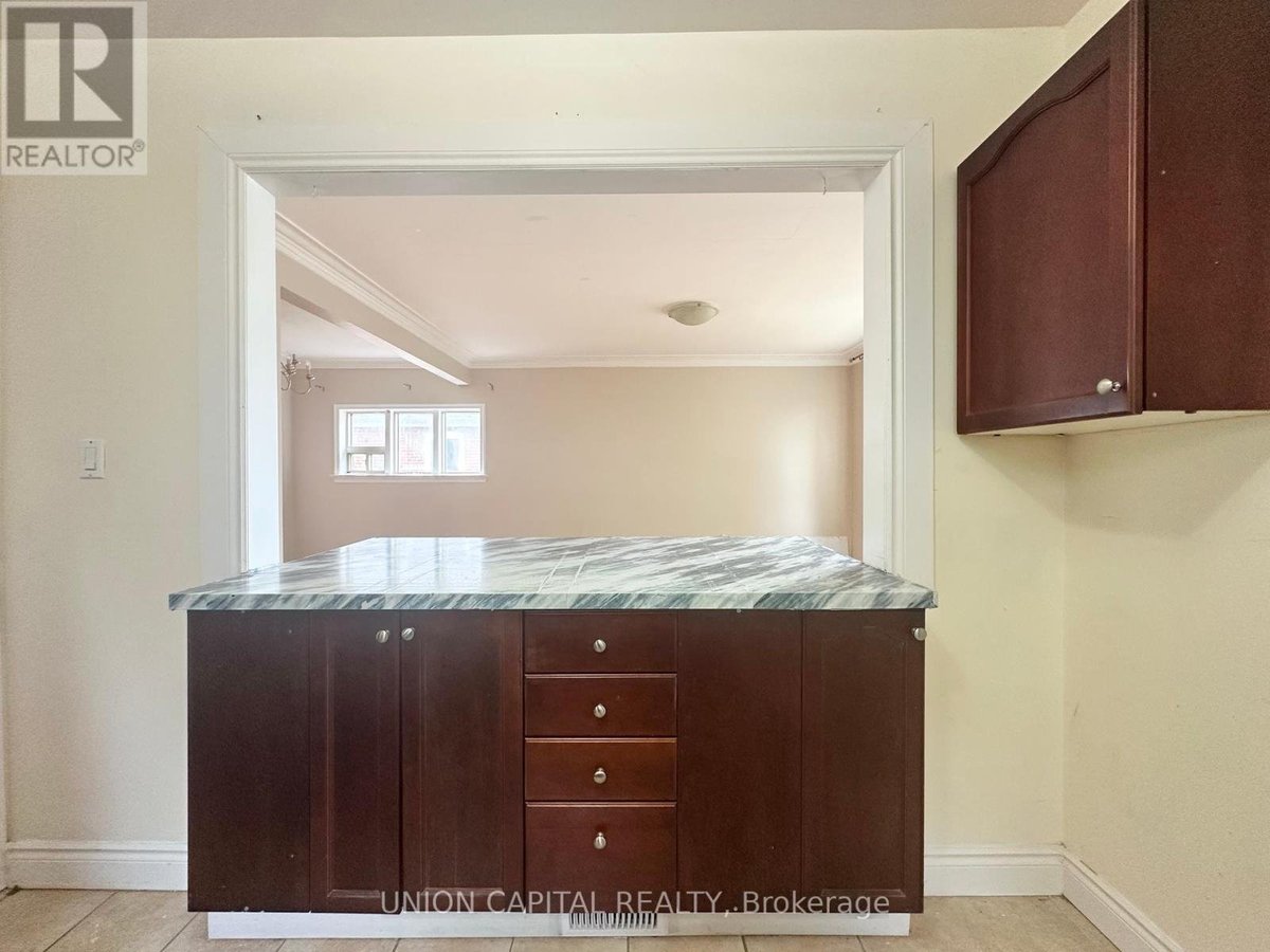 MAIN FLOOR - 1048 KENNEDY ROAD - Photo 5