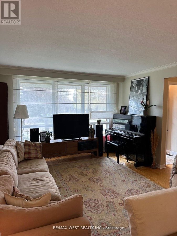 MAIN FLR - 382 MAPLE LEAF DRIVE - Photo 5