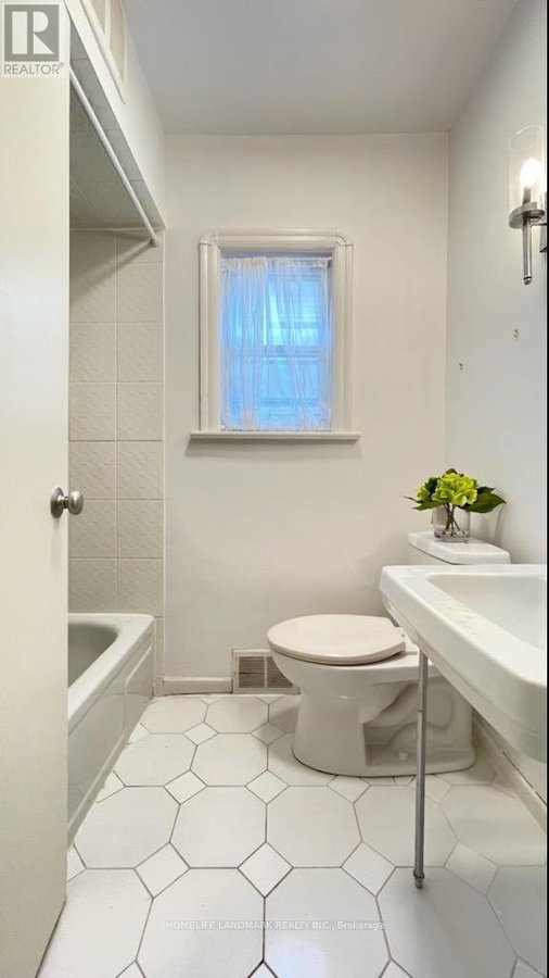 64 MILDENHALL ROAD - Photo 12