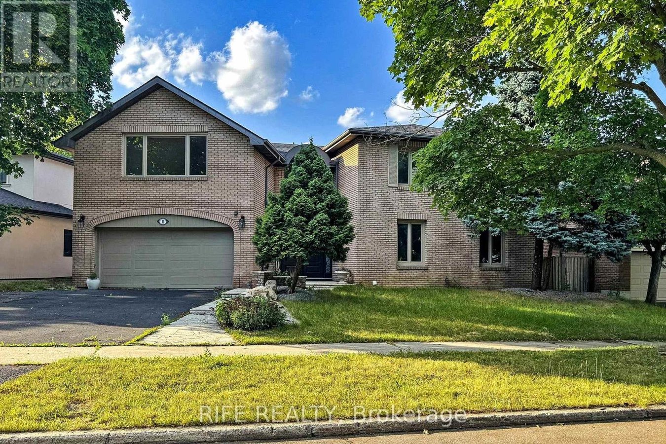 8 ELLIOTWOOD COURT - Photo 1