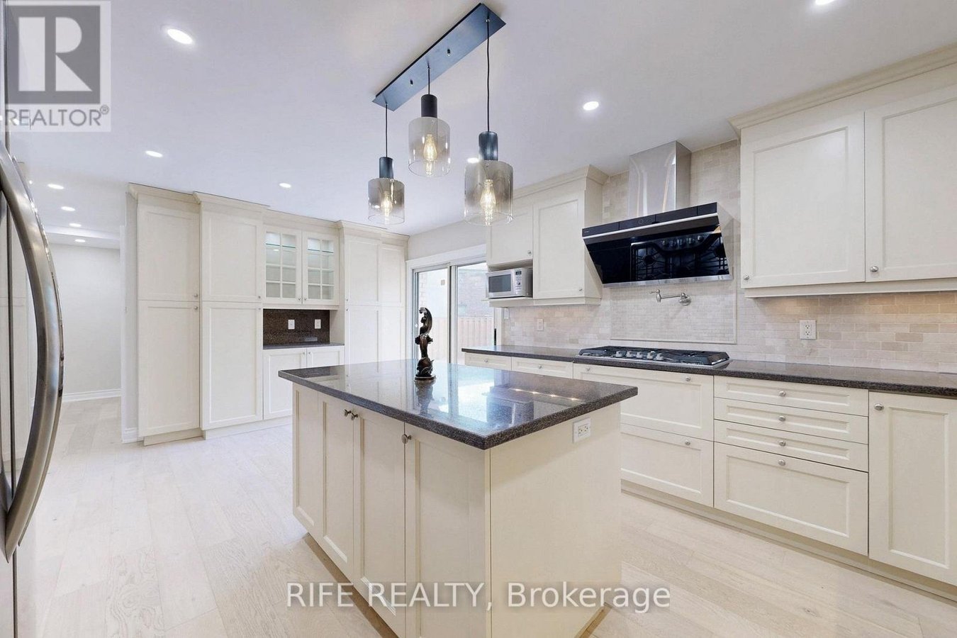 8 ELLIOTWOOD COURT - Photo 5