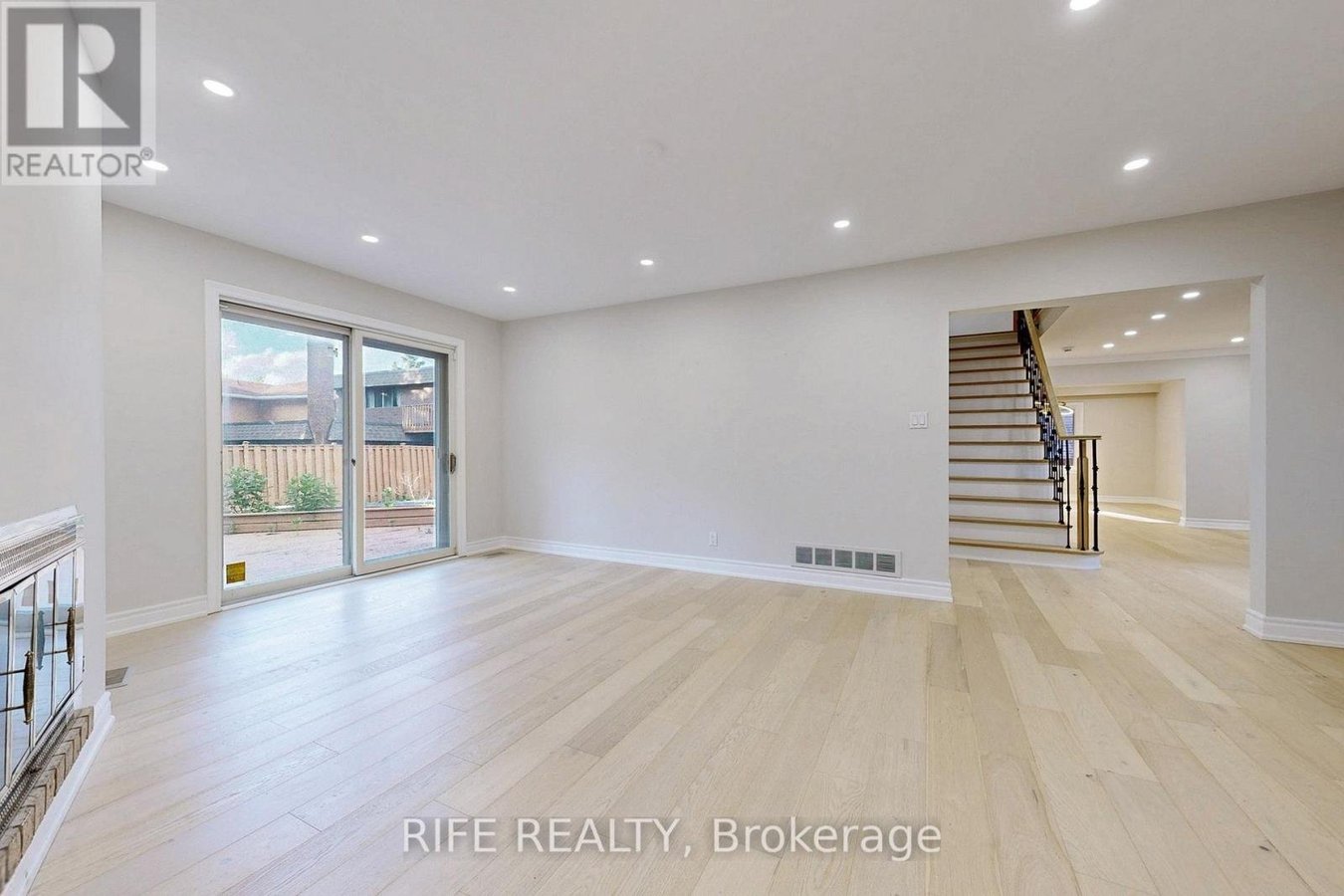 8 ELLIOTWOOD COURT - Photo 9