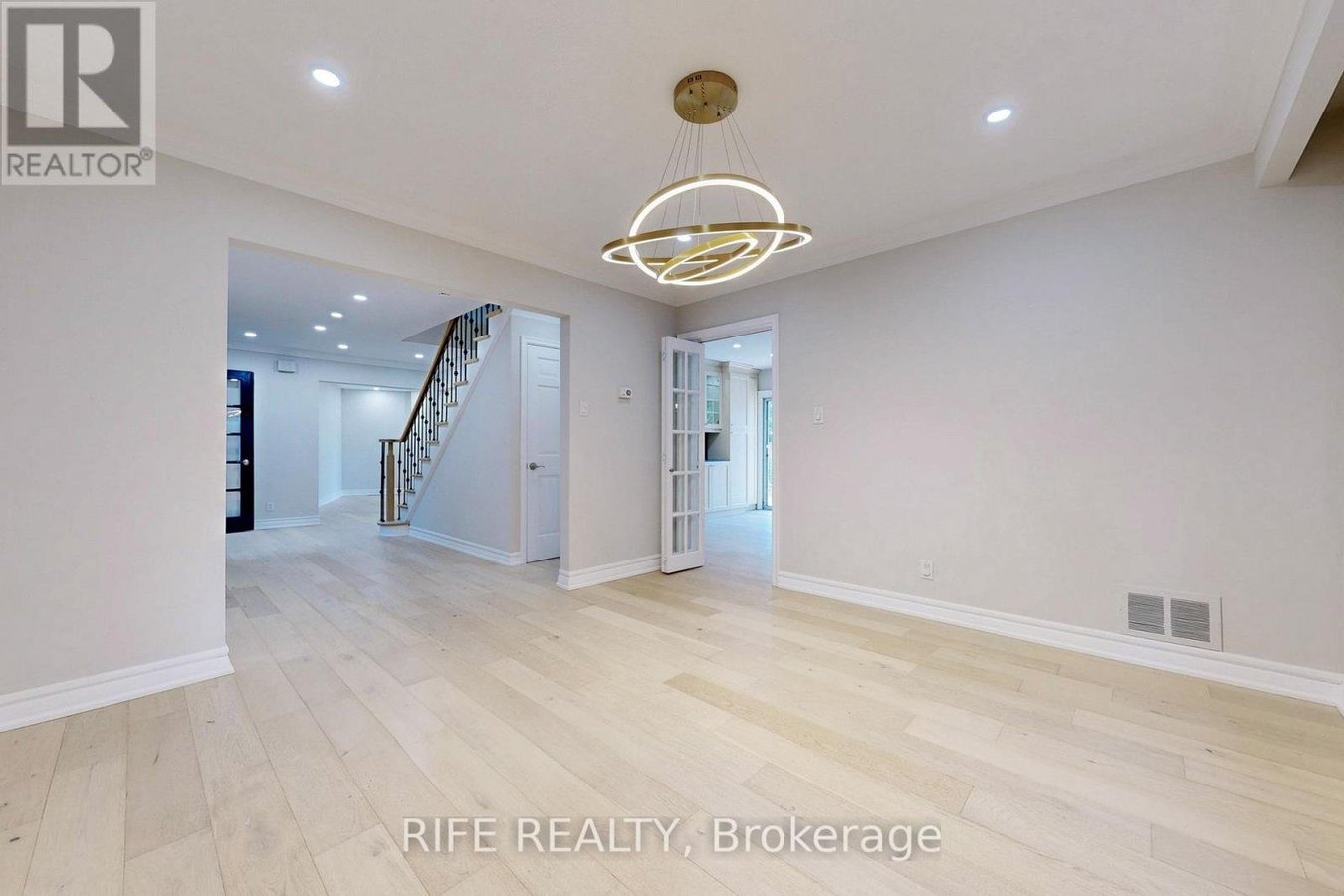 8 ELLIOTWOOD COURT - Photo 12