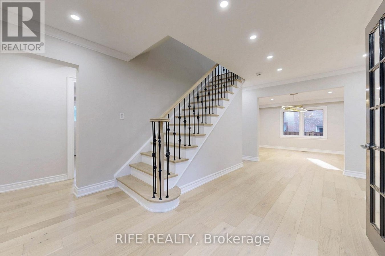 8 ELLIOTWOOD COURT - Photo 14