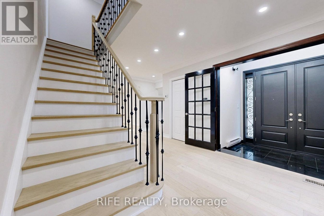 8 ELLIOTWOOD COURT - Photo 15