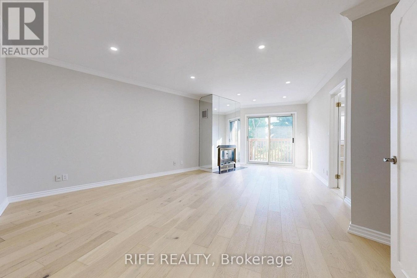 8 ELLIOTWOOD COURT - Photo 17