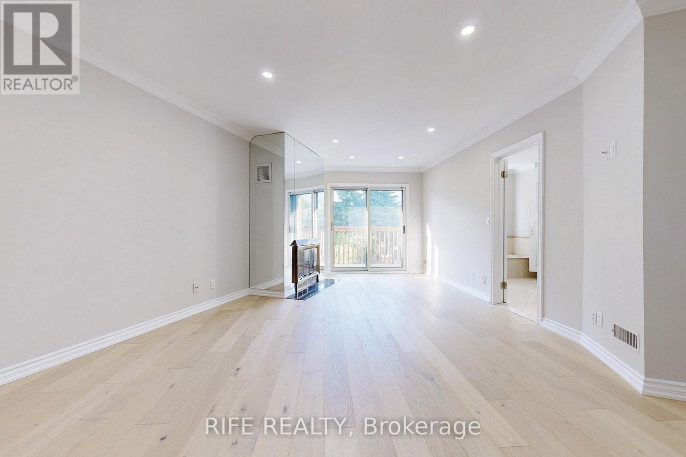 8 ELLIOTWOOD COURT - Photo 18