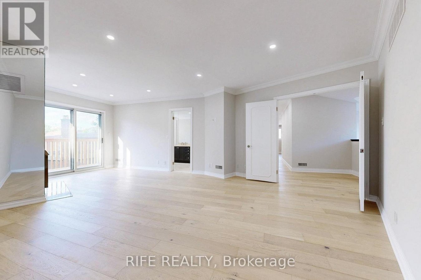 8 ELLIOTWOOD COURT - Photo 19
