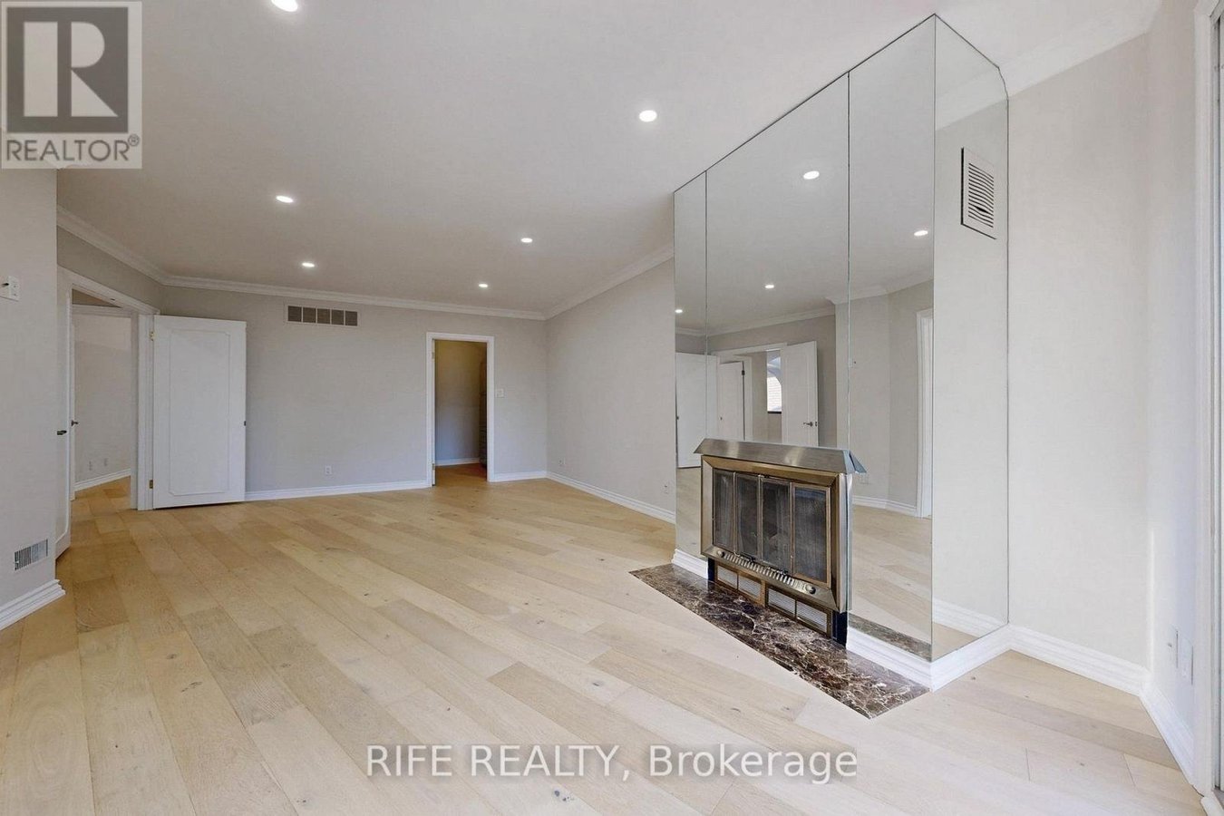 8 ELLIOTWOOD COURT - Photo 20