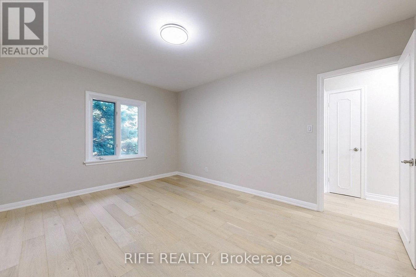 8 ELLIOTWOOD COURT - Photo 32