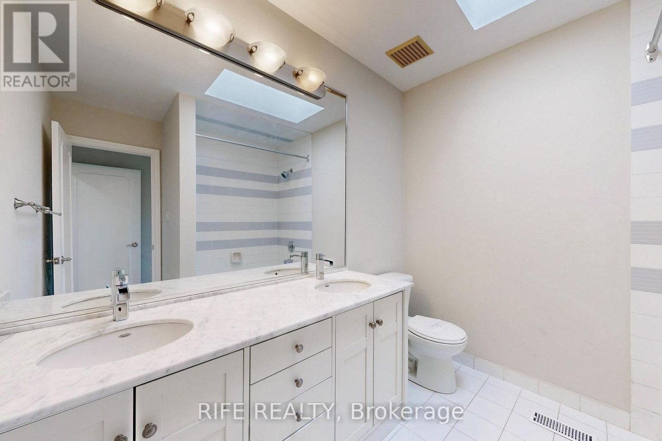 8 ELLIOTWOOD COURT - Photo 34