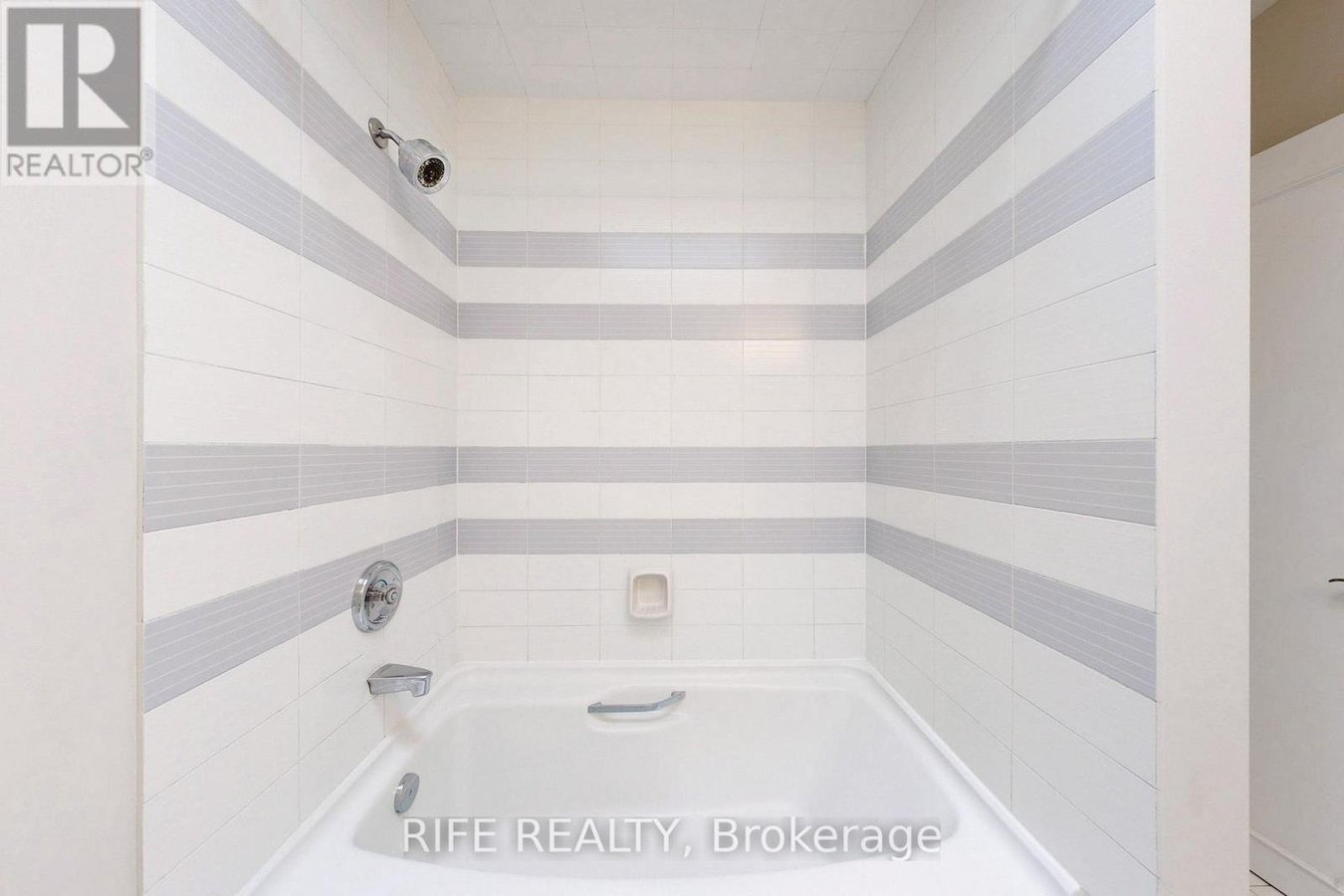8 ELLIOTWOOD COURT - Photo 35