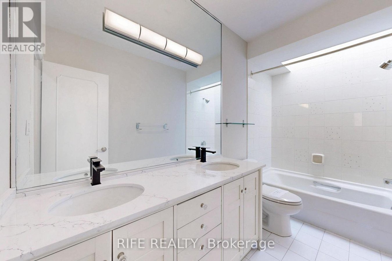 8 ELLIOTWOOD COURT - Photo 36