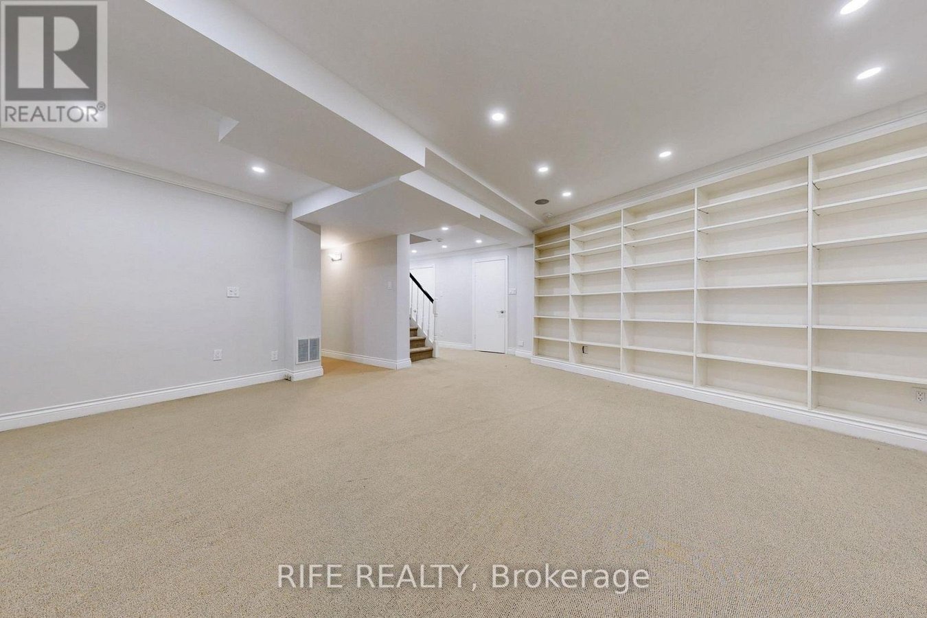 8 ELLIOTWOOD COURT - Photo 40