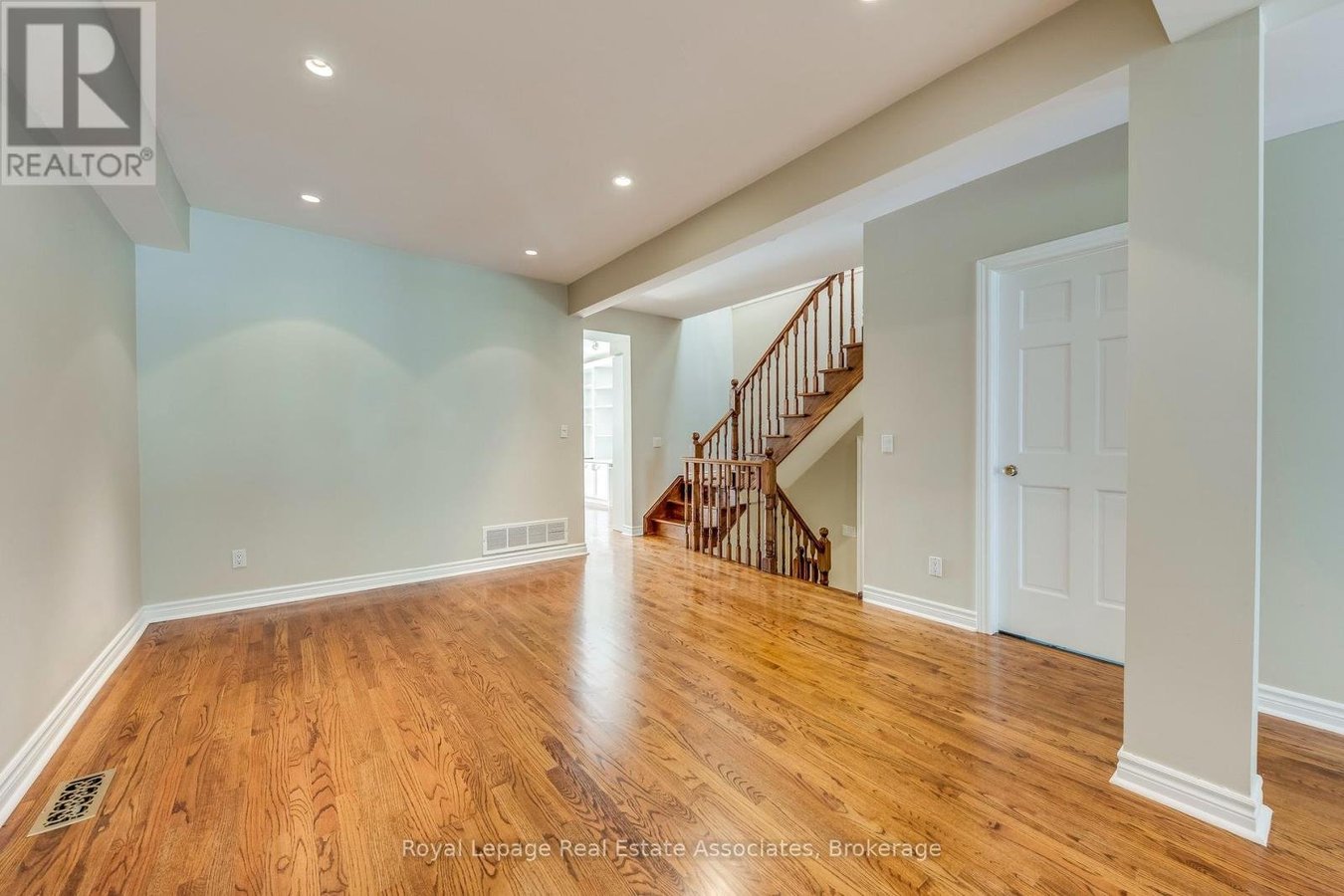 123 MELROSE AVENUE - Photo 10