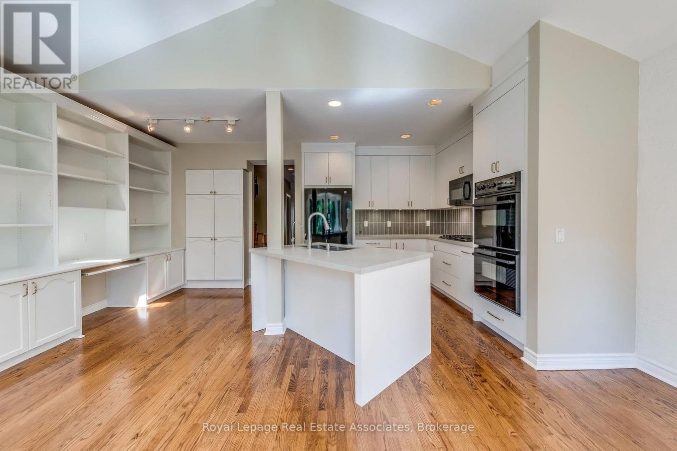 123 MELROSE AVENUE - Photo 19