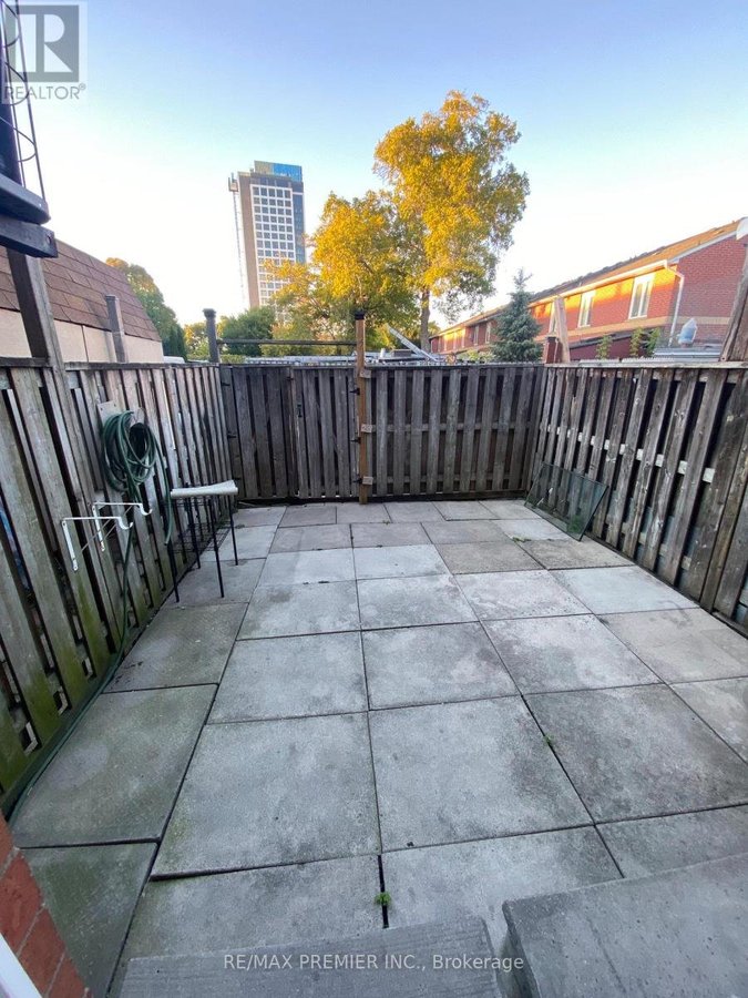 UPPER - 1524 DUPONT STREET - Photo 8