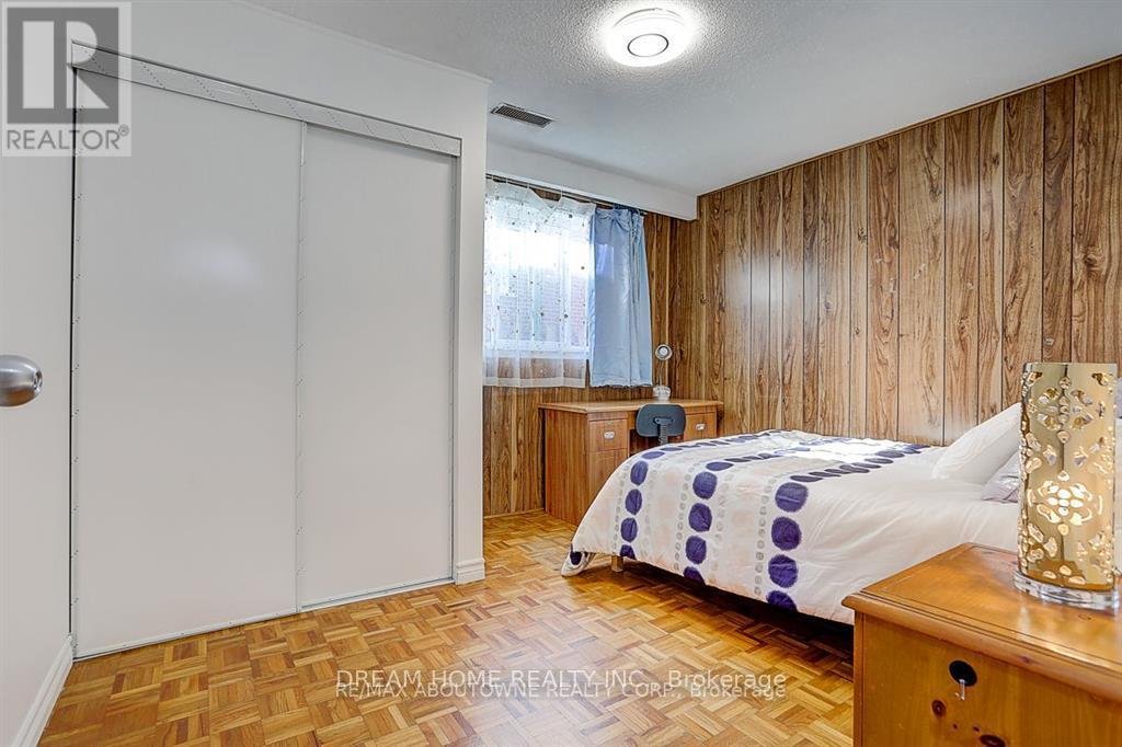 #MAIN FLOOR 2 - 31 LAMBETH SQUARE - Photo 2