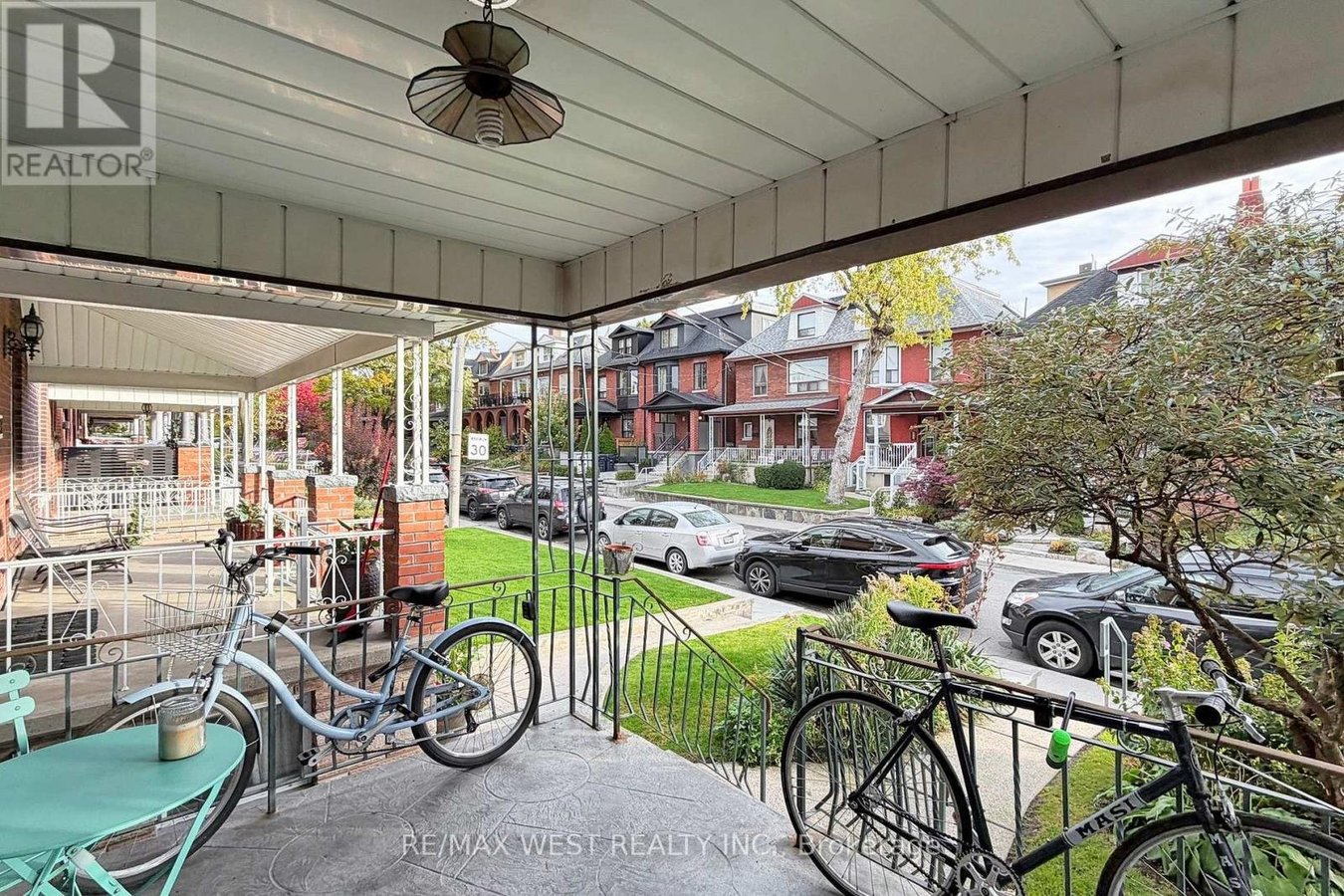 MAIN FLOOR UNIT 2 - 34 BEATRICE STREET - Photo 6
