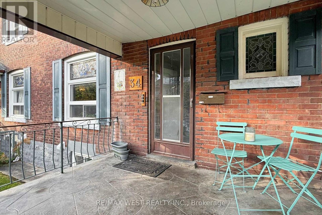 MAIN FLOOR UNIT 2 - 34 BEATRICE STREET - Photo 8