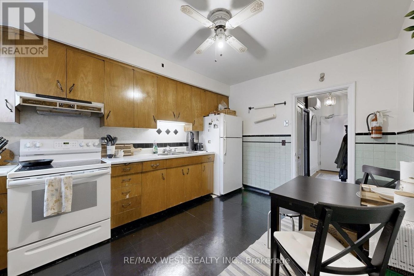 MAIN FLOOR UNIT 2 - 34 BEATRICE STREET - Photo 13