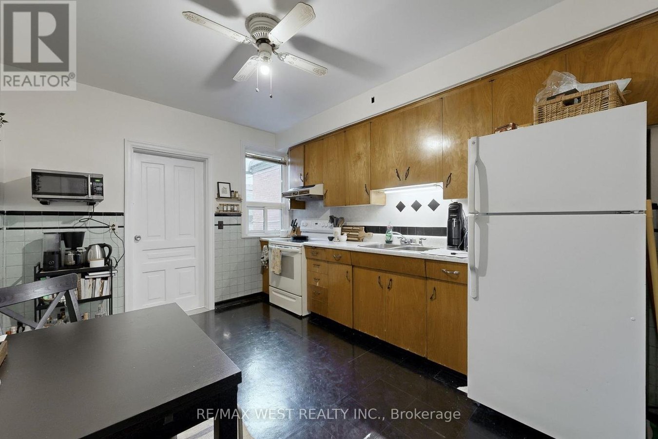 MAIN FLOOR UNIT 2 - 34 BEATRICE STREET - Photo 15