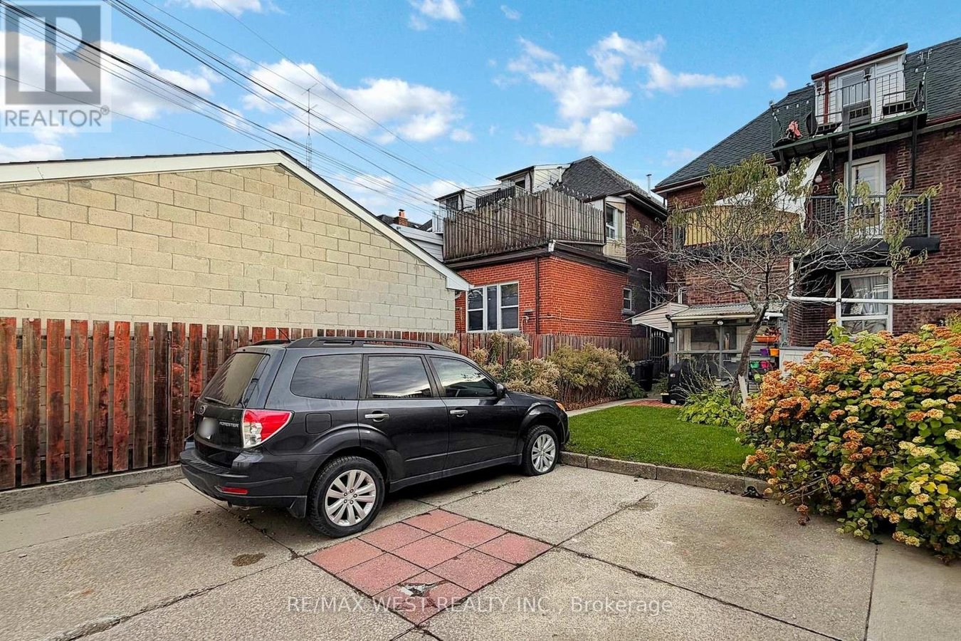 MAIN FLOOR UNIT 2 - 34 BEATRICE STREET - Photo 24