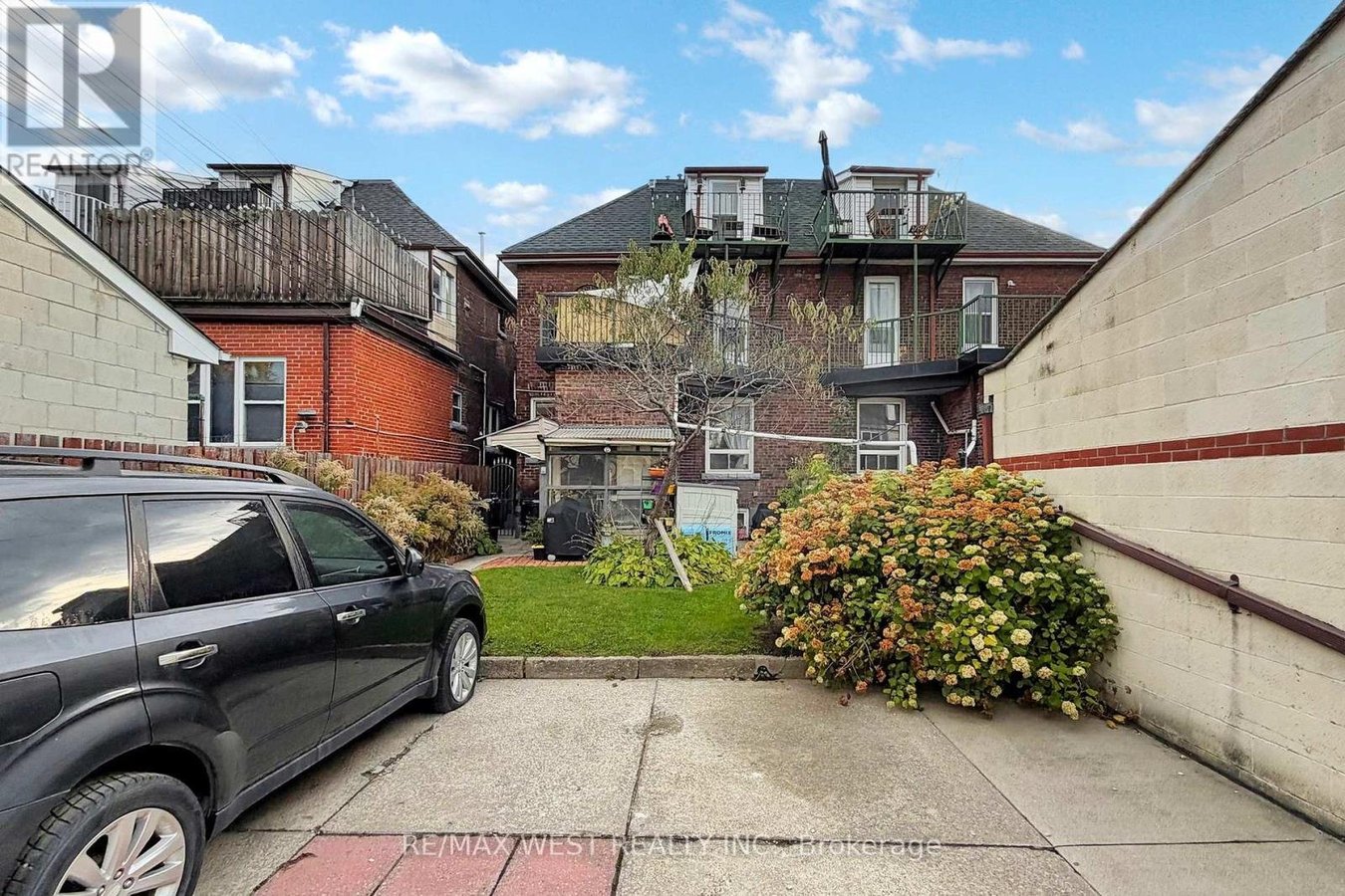 MAIN FLOOR UNIT 2 - 34 BEATRICE STREET - Photo 25