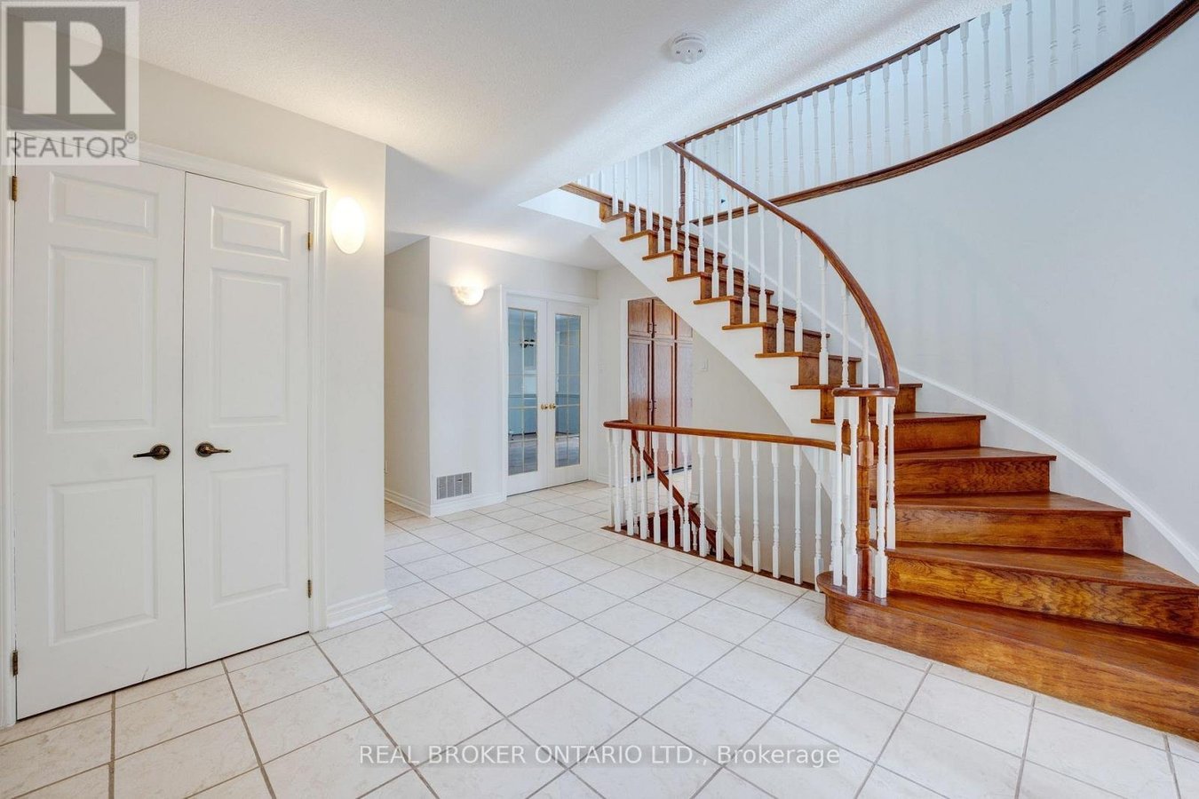 87A HILL CRESCENT - Photo 4