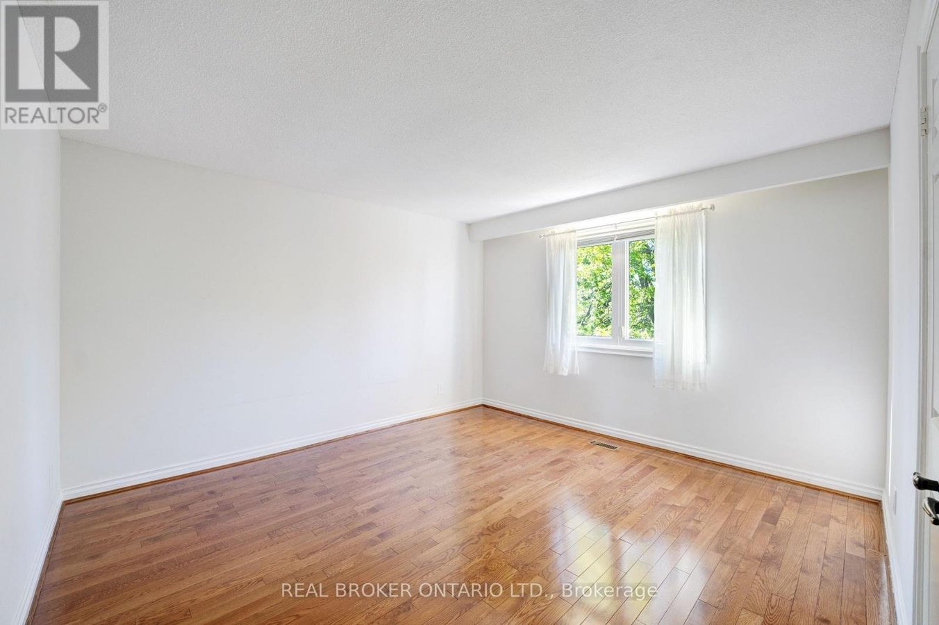 87A HILL CRESCENT - Photo 34