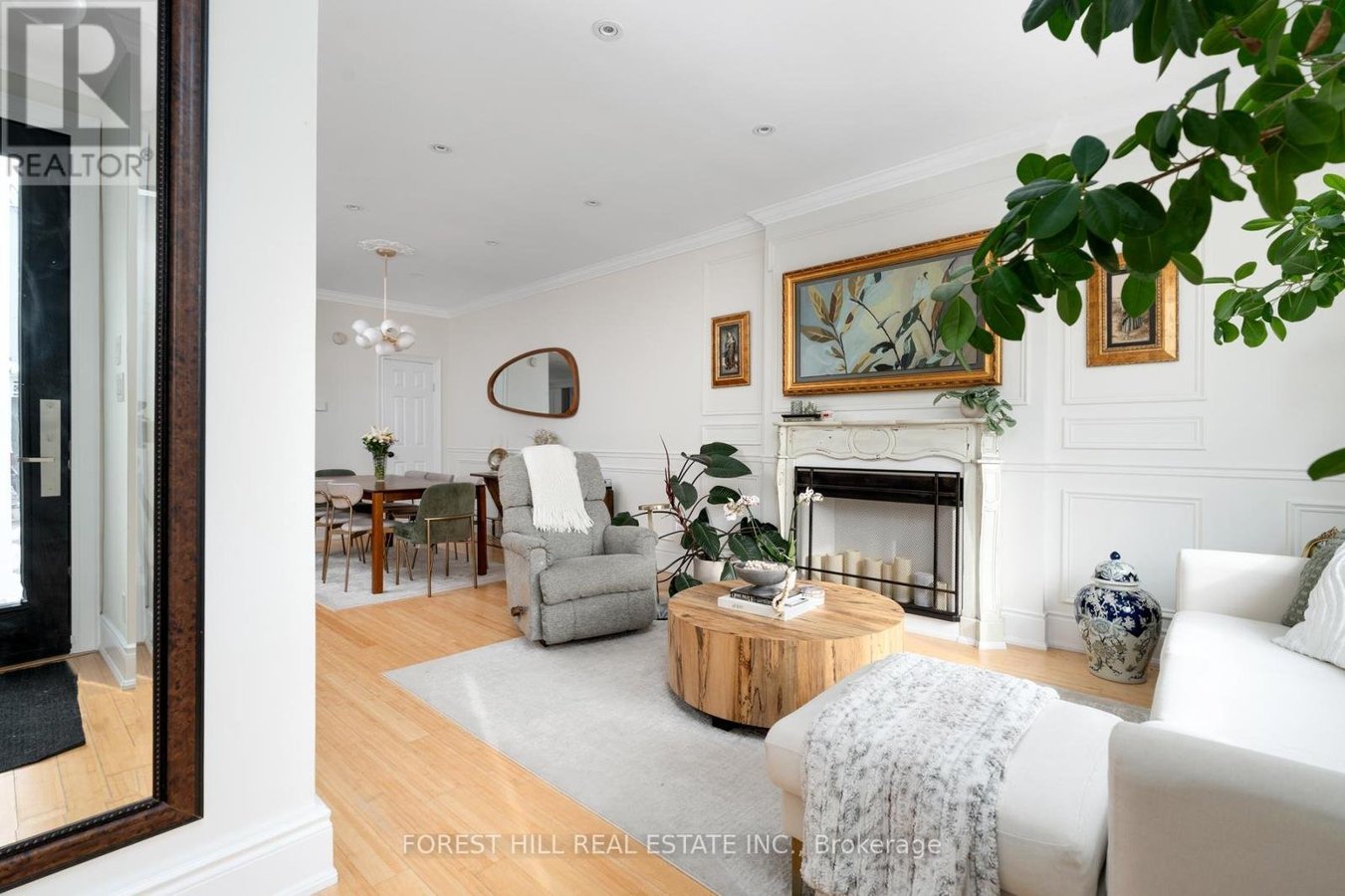 698 ADELAIDE STREET - Photo 3